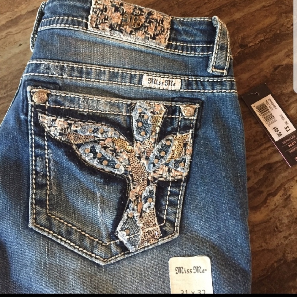 Miss Me jeans. 31x32 only worn a few times. Lost w